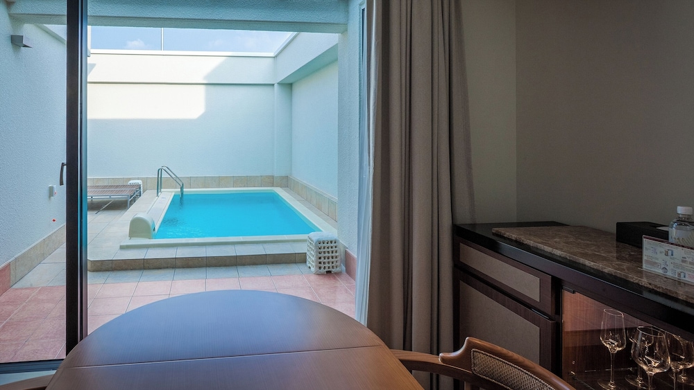 [EXESプールヴィラスイート] 62平米・ラウンジ利用可 | 沖縄かりゆしリゾートEXES那覇