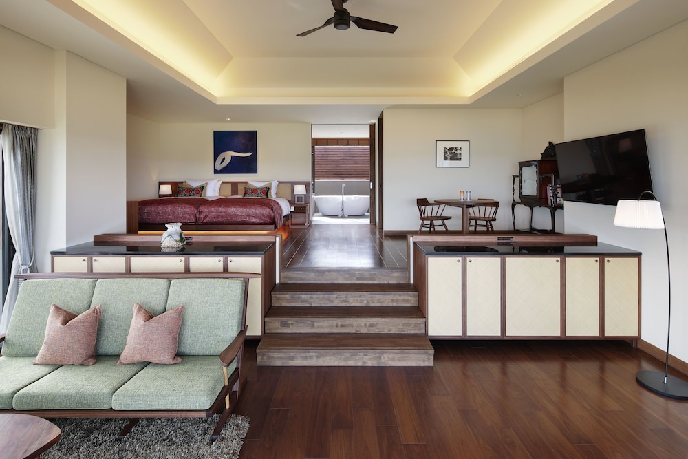 ヴィラスイート2F(ツイン) 客室1 | ザ・ひらまつ ホテルズ & リゾーツ 宜野座