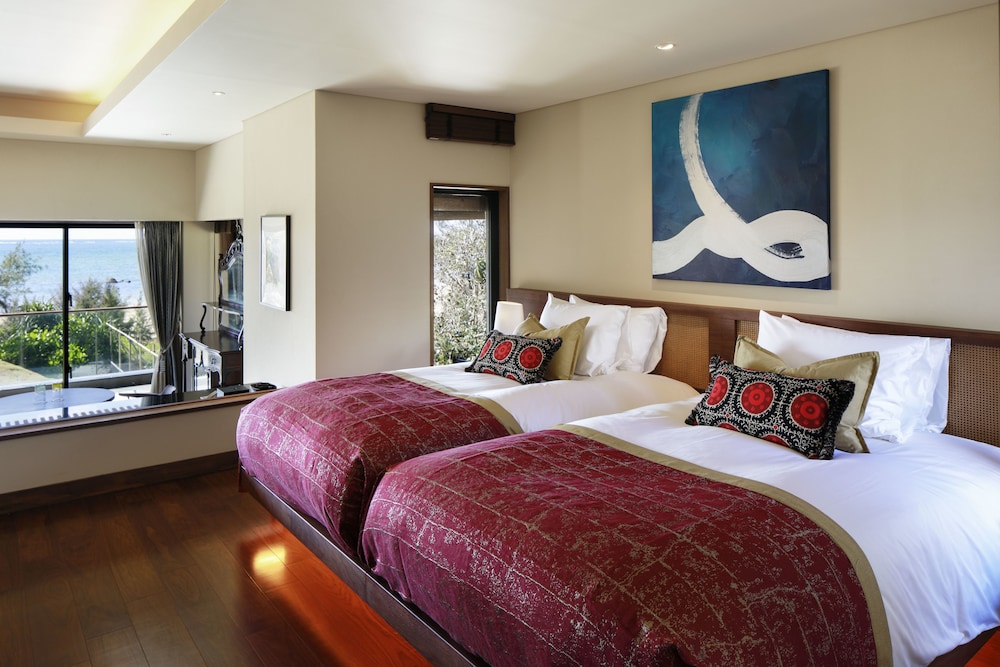 ヴィラスイート1F(ツイン) | ザ・ひらまつ ホテルズ & リゾーツ 宜野座