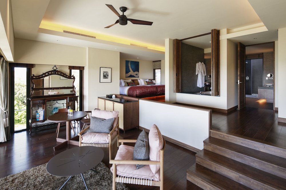 ヴィラスイート1F(ツイン) 客室1 | ザ・ひらまつ ホテルズ & リゾーツ 宜野座