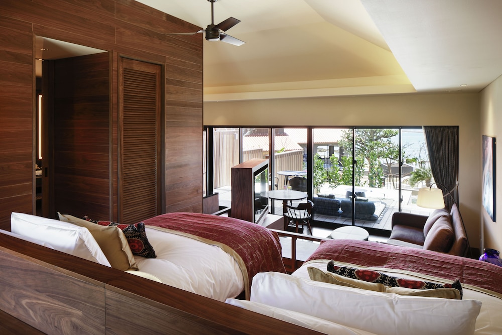 プレミアム ツインルーム 客室1 | ザ・ひらまつ ホテルズ & リゾーツ 宜野座