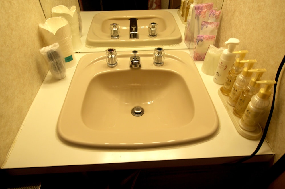 スタンダードダブルルーム (スカイツリービュー) バスルームのシンク0 | ホテル ミュー - 大人限定