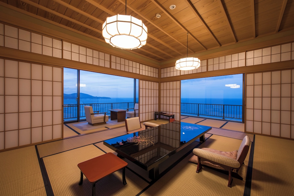 新館 特別和洋室 客室8 | 料亭湯宿 銀鱗荘