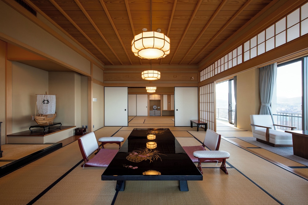 新館 特別和洋室 客室11 | 料亭湯宿 銀鱗荘