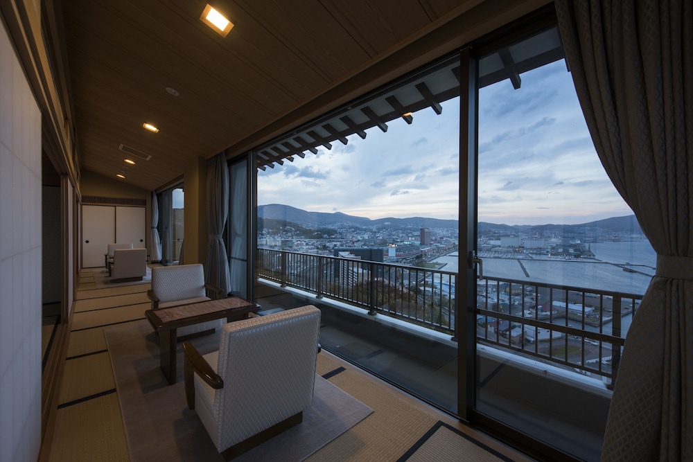 新館 特別和洋室 客室1 | 料亭湯宿 銀鱗荘