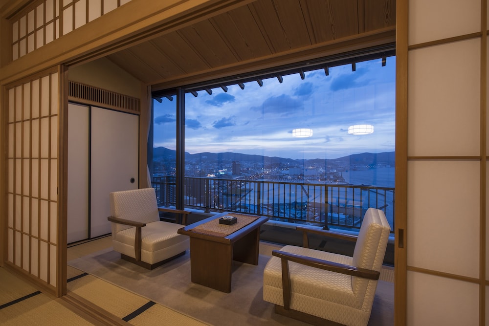 新館 特別和洋室 客室4 | 料亭湯宿 銀鱗荘