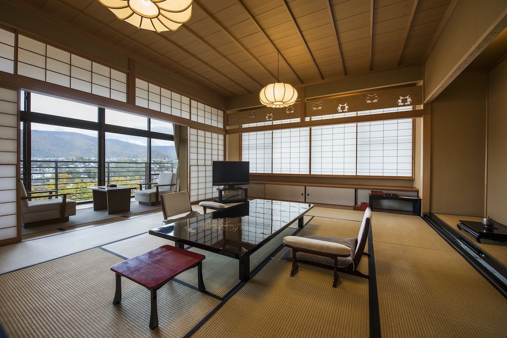 本館和室 「銀嶺」 | 料亭湯宿 銀鱗荘