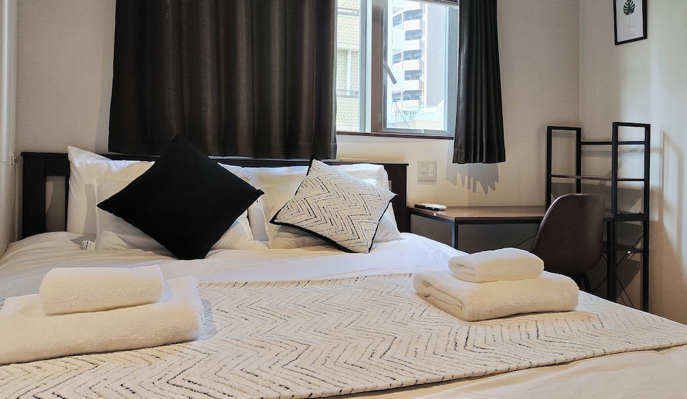 ダブルルーム 客室1 | レジャリーホーム 難波