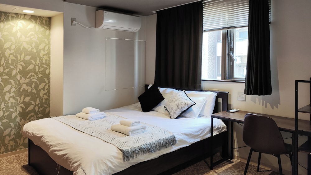 ダブルルーム | レジャリーホーム 難波