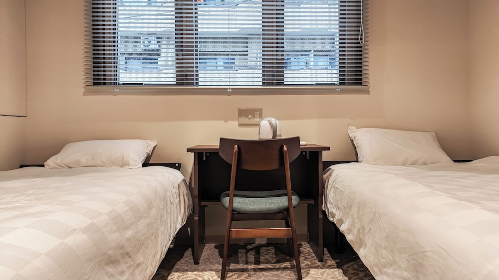 コンフォート ツインルーム 客室1 | レジャリーホーム 難波