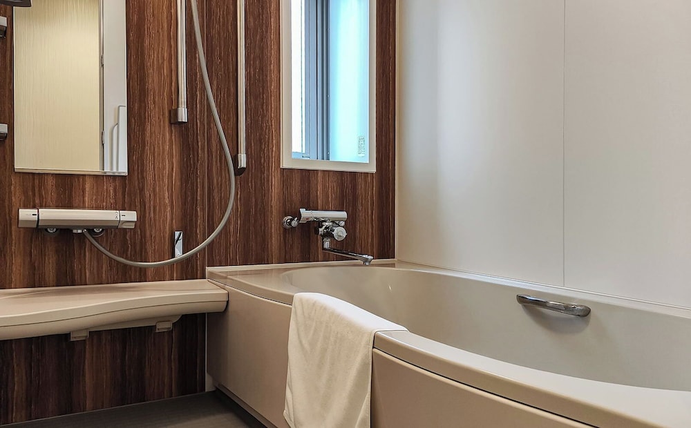 和風ダブルルーム 深めの浴槽0 | レジャリーホーム 難波