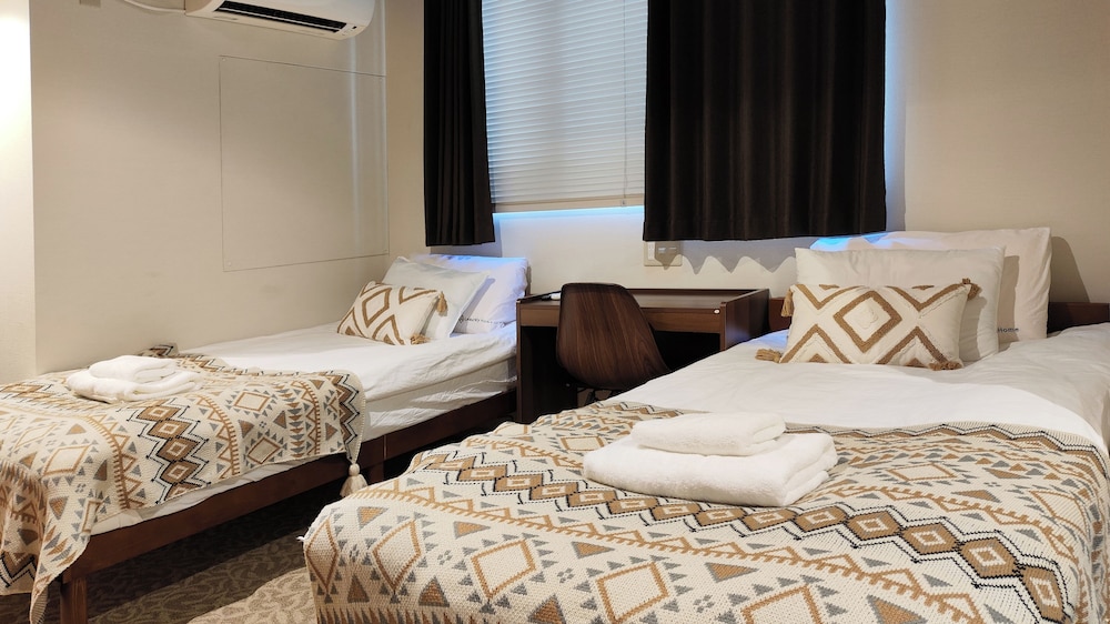 コンフォート ツインルーム 客室3 | レジャリーホーム 難波