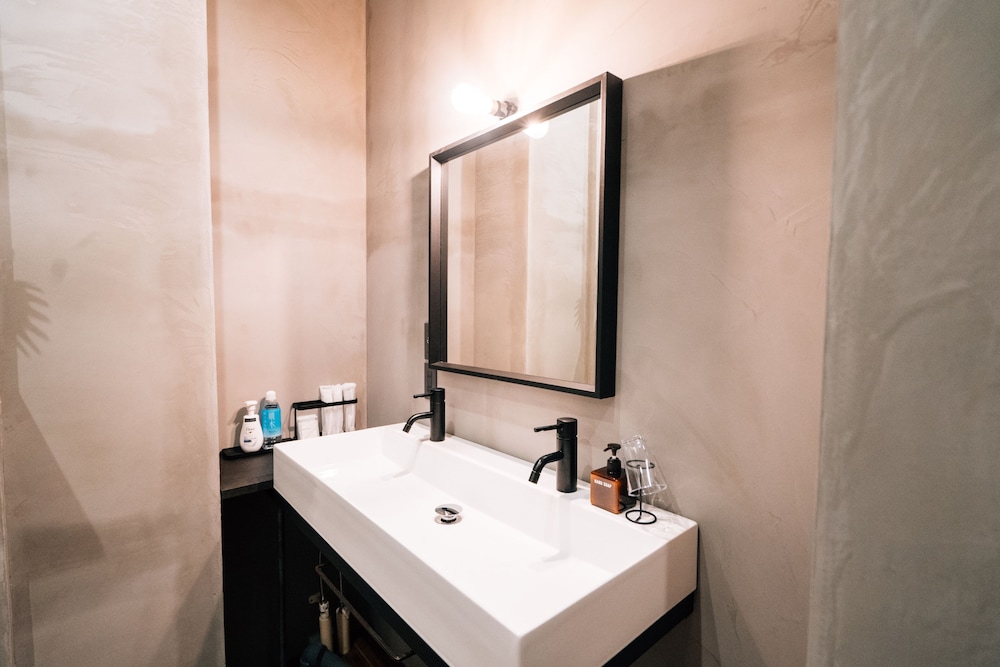 デラックス スタジオ ベッド (複数台) 禁煙 簡易キッチン (8 pax) バスルーム0 | mizuka Nakasu 1 - unmanned hotel -