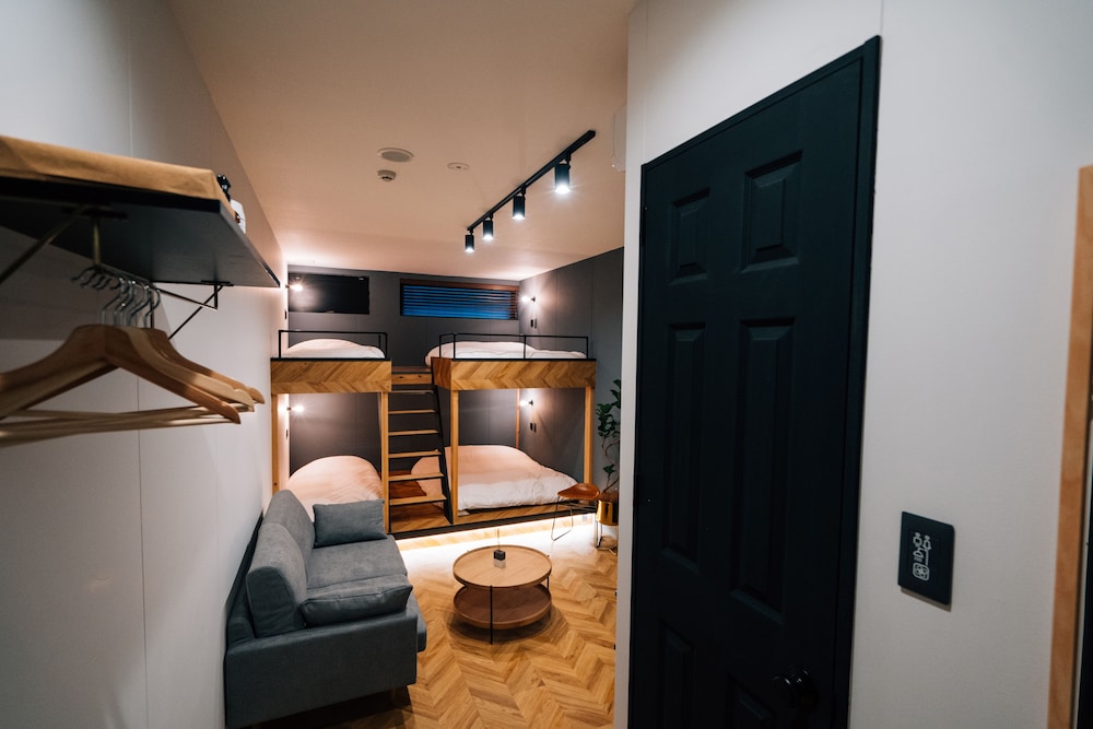 デラックス スタジオ ベッド (複数台) 簡易キッチン 客室2 | mizuka Daimyo 3 ‐unmanned hotel‐