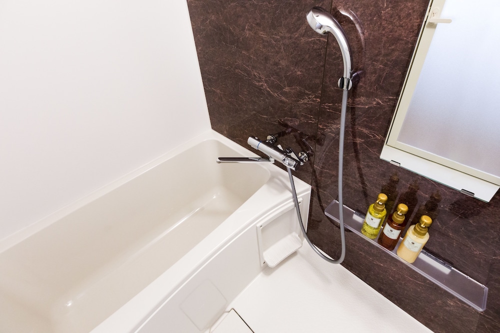 ツインルーム バスルームの設備2 | Mr.KINJO in URUMA