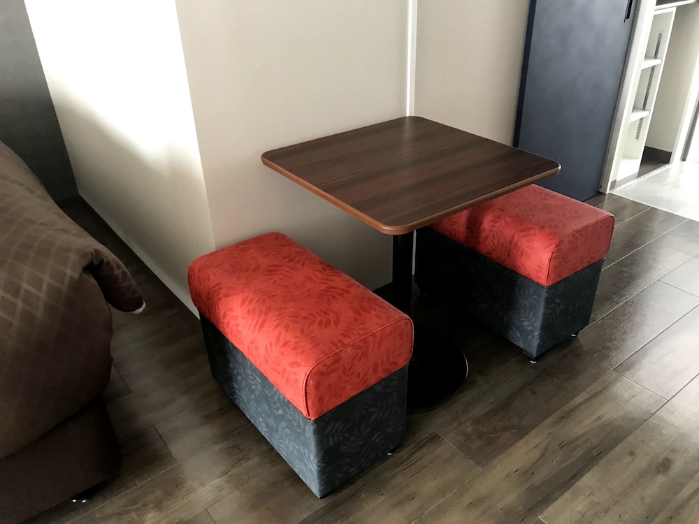 ツインルーム 客室内のダイニングエリア0 | Mr.KINJO in URUMA