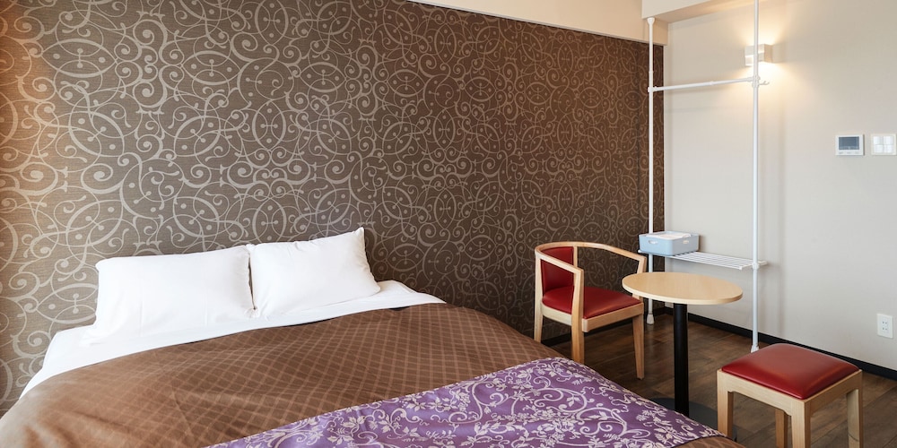 スタンダード ダブルルーム ダブルベッド 1 台 禁煙 客室1 | ミチ旅ホテル 読谷