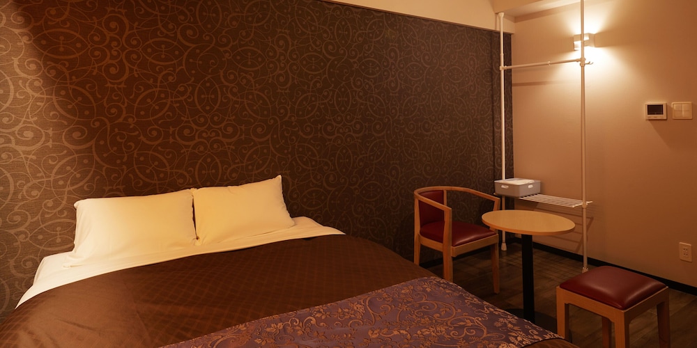 スタンダード ダブルルーム ダブルベッド 1 台 禁煙 客室5 | ミチ旅ホテル 読谷