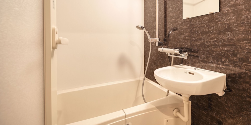 ファミリー 4 人部屋 禁煙 バスルーム0 | ミチ旅ホテル 読谷