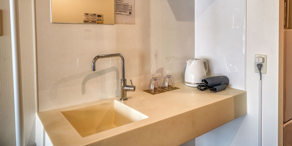 スタンダード ダブルルーム ダブルベッド 1 台 禁煙 客室2 | ミチ旅ホテル 読谷