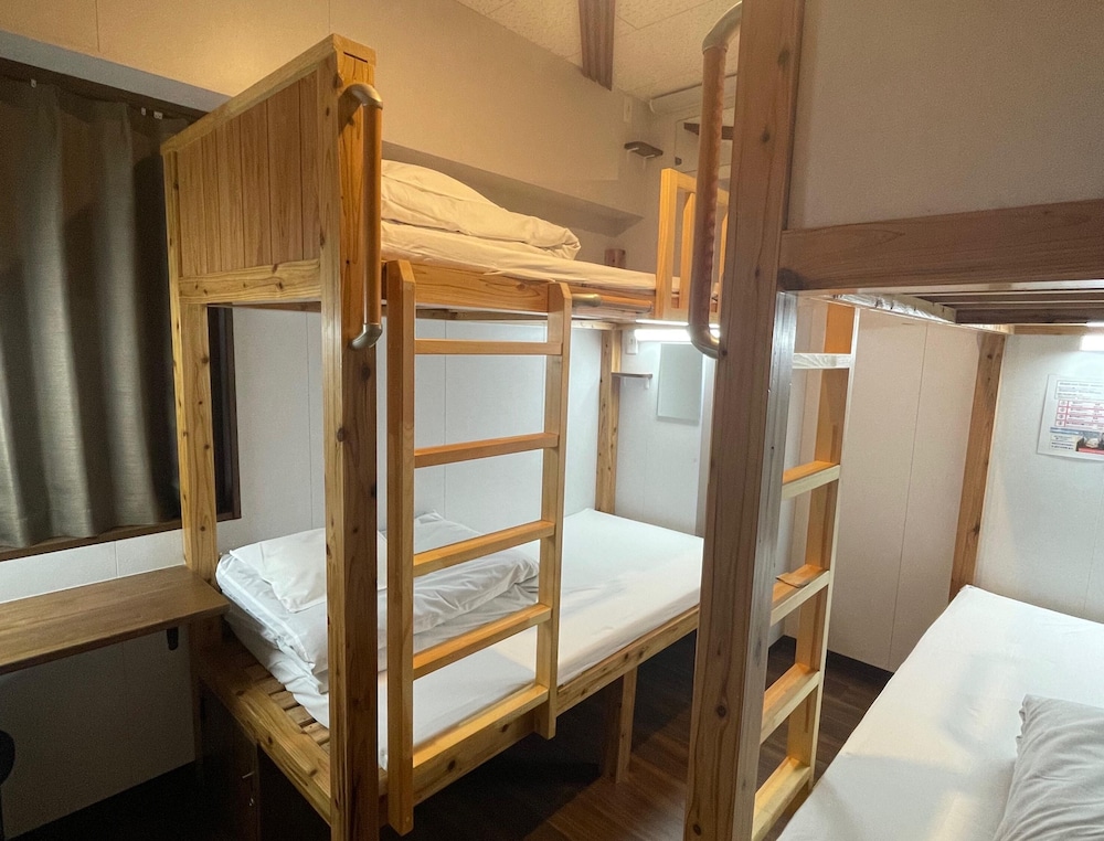 セミプライベートルーム 4人利用 二段ベッド2台 禁煙 客室4 | JAM HOSTEL博多駅前