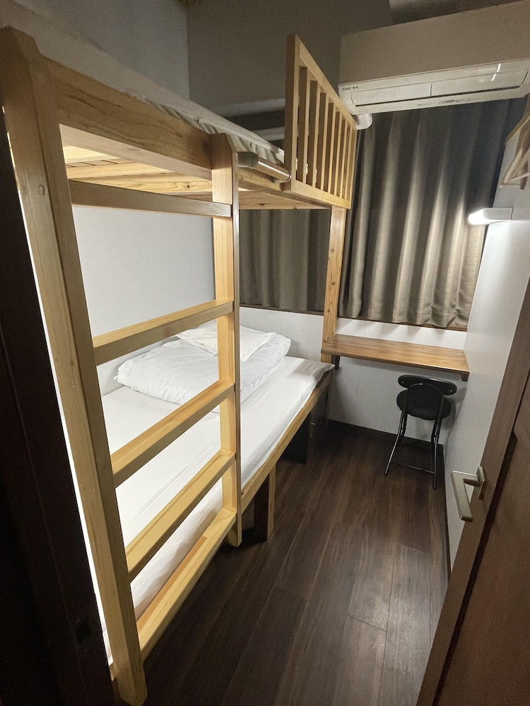 セミプライベートルーム 2人利用 二段ベッド1台 禁煙 客室4 | JAM HOSTEL博多駅前