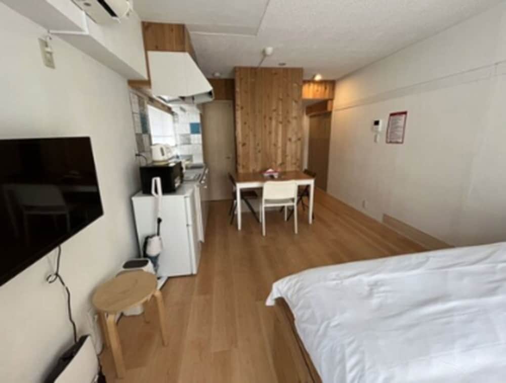 ベーシック 4 人部屋 禁煙 専用キッチン0 | Rhodes Kagurazaka Hotel
