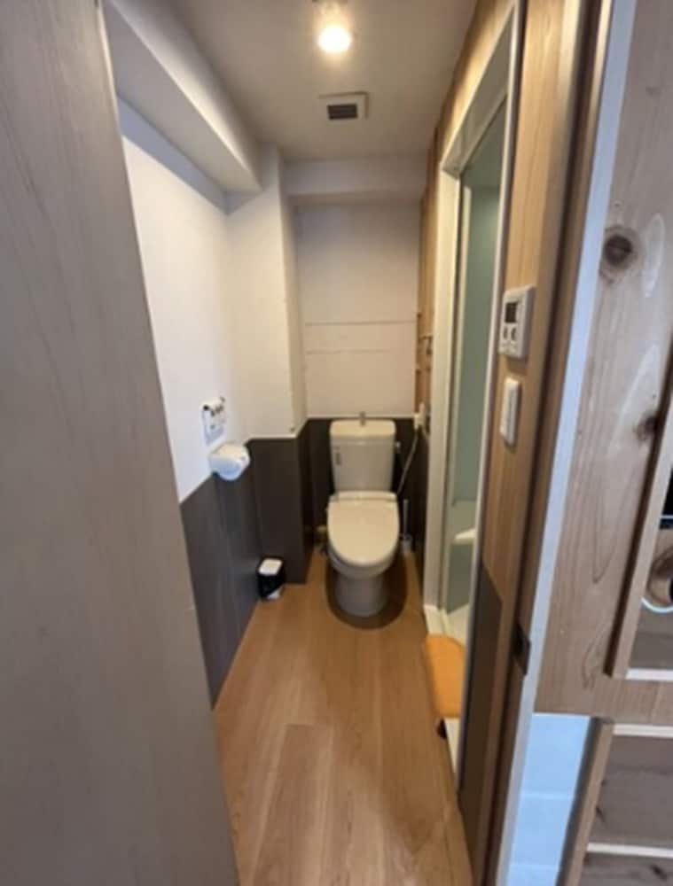 4 人部屋 禁煙 (601or with view or the Top floor) バスルーム0 | Rhodes Kagurazaka Hotel