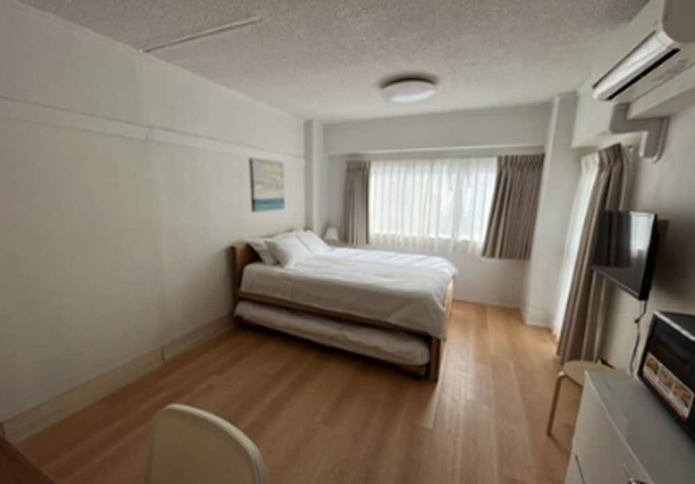 ベーシック 4 人部屋 禁煙 客室1 | Rhodes Kagurazaka Hotel