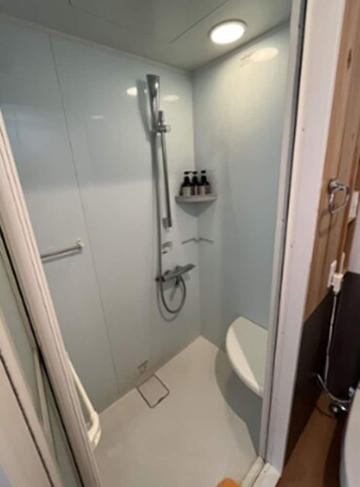 4 人部屋 禁煙 (601or with view or the Top floor) バスルーム2 | Rhodes Kagurazaka Hotel