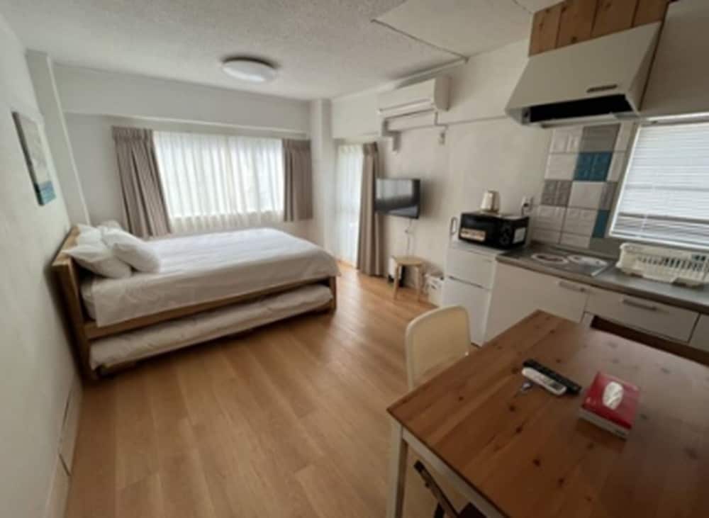 ベーシック 4 人部屋 禁煙 | Rhodes Kagurazaka Hotel
