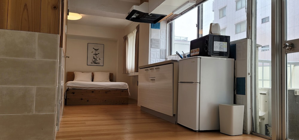 ファミリー ルーム ( 305 ) 専用キッチン0 | Rhodes Kagurazaka Hotel