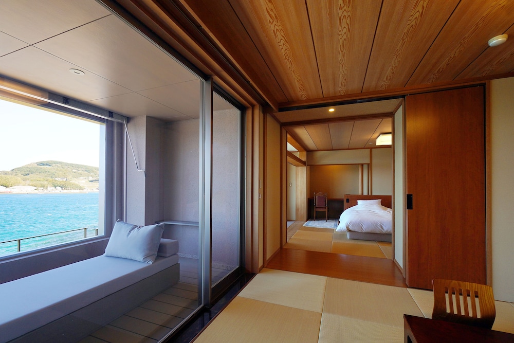 プレミアム和室 源泉オーシャン露天【禁煙】 客室2 | 壱岐リトリート 海里村上 by 温故知新