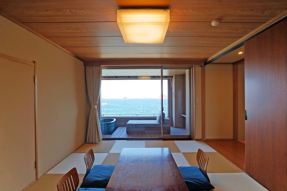 プレミアム和室 源泉オーシャン露天【禁煙】 客室1 | 壱岐リトリート 海里村上 by 温故知新