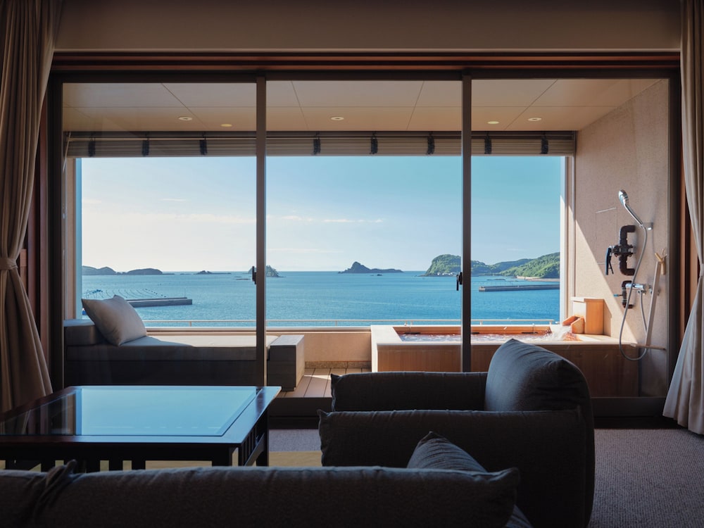 海里スイート 源泉オーシャン露天【禁煙】 客室2 | 壱岐リトリート 海里村上 by 温故知新