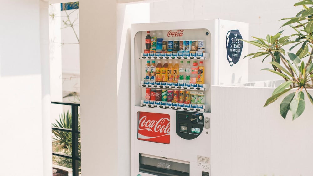 自動販売機1 | ブルー ステーキ ワンダー ナガハマ 自動販売機1 | ブルー ステーキ ワンダー ナガハマ