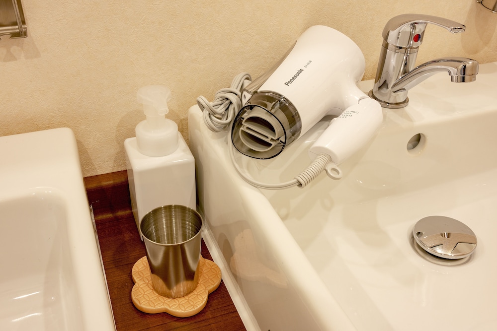 スタンダード ダブルルーム 共用バスルーム バスルームのシンク0 | plat hostel keikyu asakusa karin