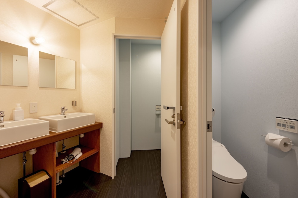 スタンダード ダブルルーム 共用バスルーム バスルーム0 | plat hostel keikyu asakusa karin