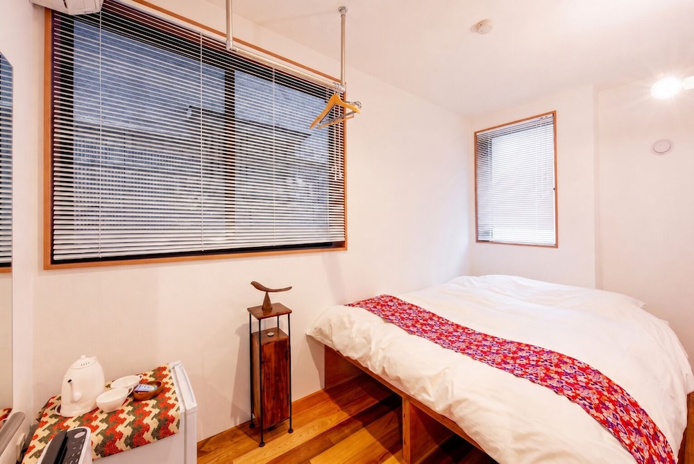 デラックス ダブルルーム 専用バスルーム 客室2 | plat hostel keikyu asakusa karin