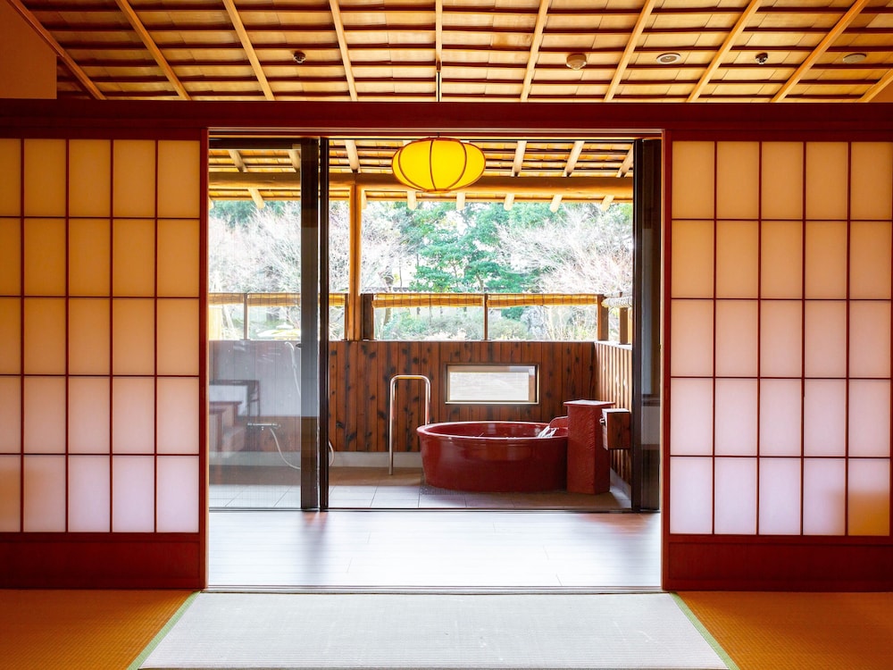 別邸 [奏] 1階デラックス露天風呂付和洋室 禁煙 | 山代温泉みやびの宿 加賀百万石