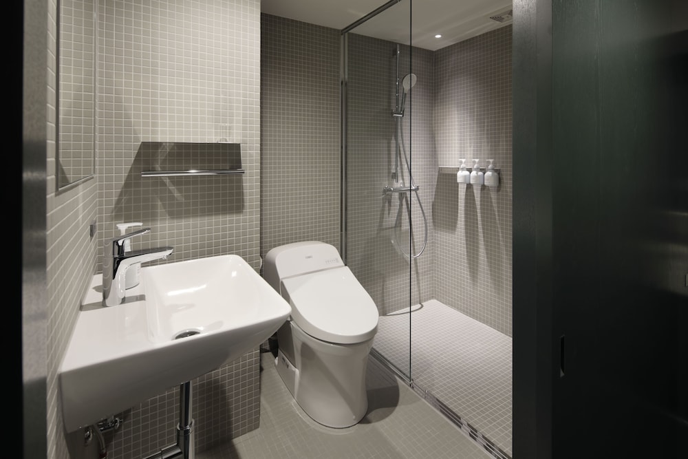 ミニマルダブルルーム バスルーム0 | DDD HOTEL