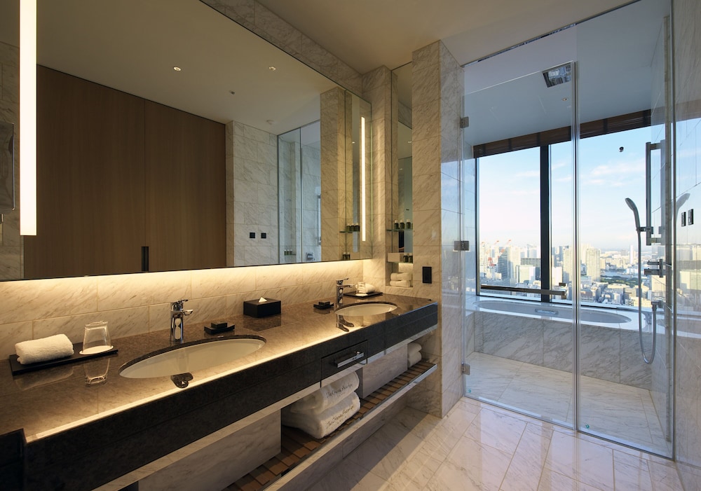 コーナースイート ツイン (朝食・クラブラウンジ利用付) 106平米 バスルーム2 | The Okura Tokyo (オークラ東京)