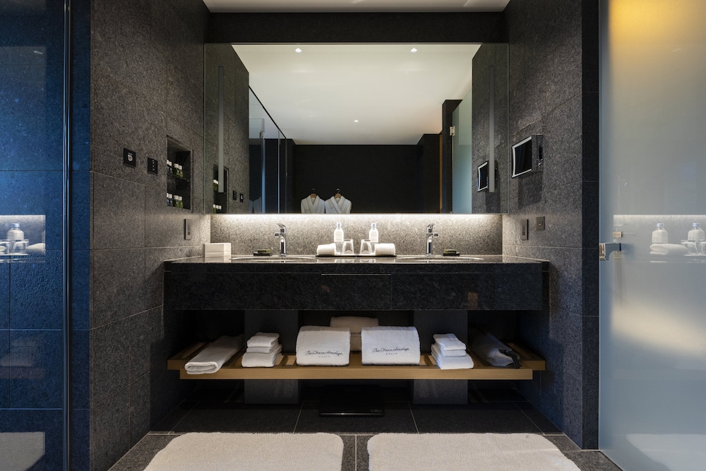 ヘリテージスイート ツイン (朝食・クラブラウンジ利用付) 120平米 バスルーム1 | The Okura Tokyo (オークラ東京)