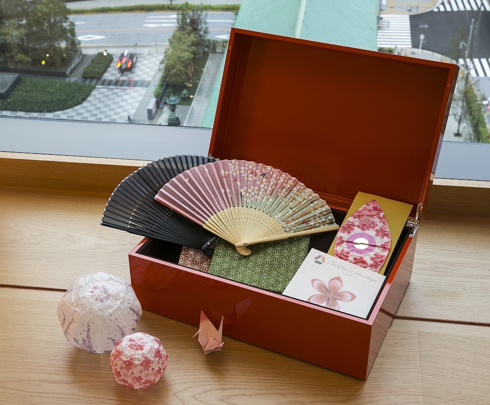 ヘリテージ ツイン (朝食・クラブラウンジ利用付) ジュニアスイート 60平米 施設内の設備1 | The Okura Tokyo (オークラ東京)