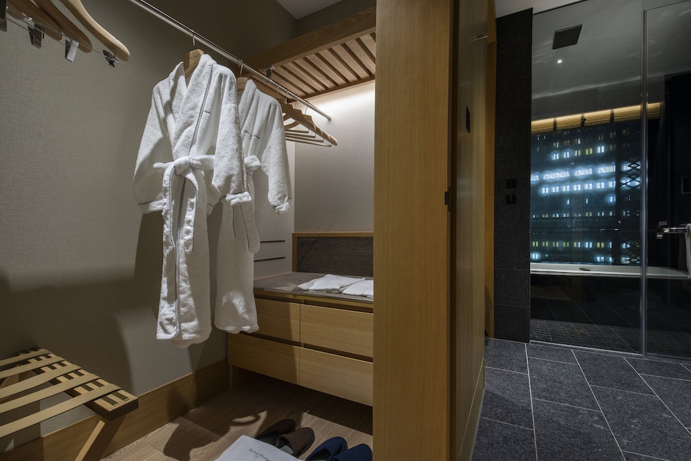 ヘリテージ ビューバス ツイン バルコニー (朝食・クラブラウンジ利用付) ジュニアスイート 60平米 客室2 | The Okura Tokyo (オークラ東京)