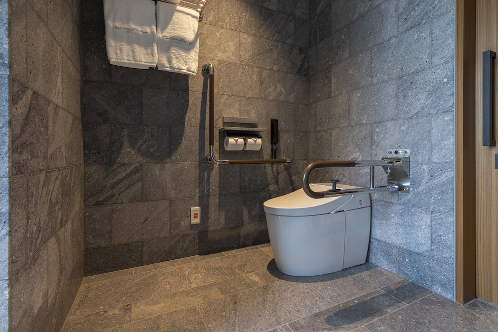 プレステージ アクセシブル ツイン 48平米 バリアフリー バスルーム0 | The Okura Tokyo (オークラ東京)