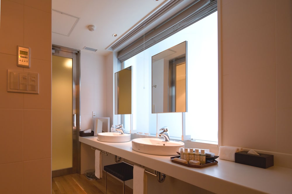 エグゼクティブフロア　スーペリアキング禁煙 景色なし バスルーム1 | ホテル アーク リッシュ 豊橋