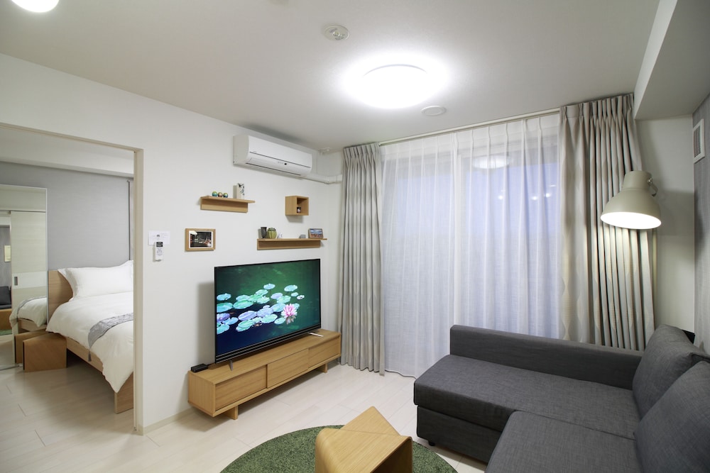 ã¢ããŒãã¡ã³ã 201 | W&M ããŠã¹