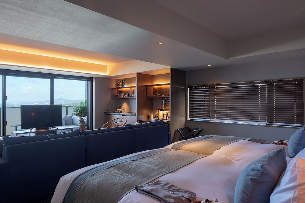 プレミアスイート64平米 /テラス付 / 禁煙 | グランディスタイル 沖縄 読谷 ホテル & リゾート