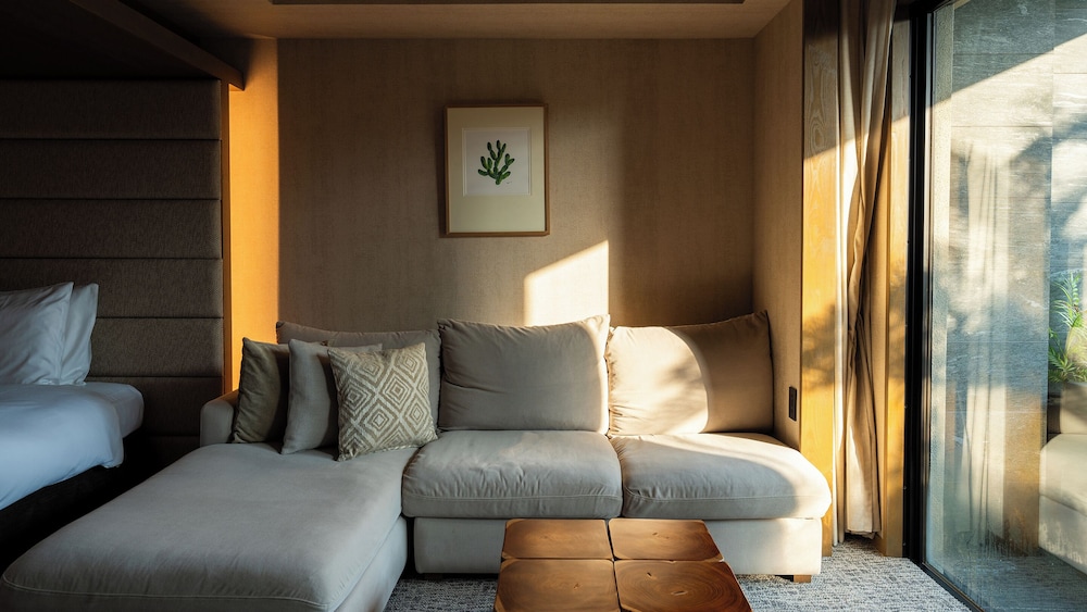 ジュニアスイート50平米 / テラス付 禁煙 客室4 | グランディスタイル 沖縄 読谷 ホテル & リゾート